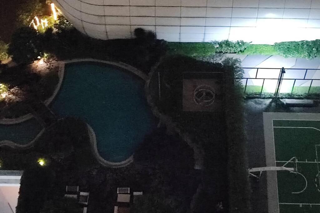 Aveline Suites Elite Rockwell View Acqua Private Residences Near Rockwell Makati Маніла Екстер'єр фото