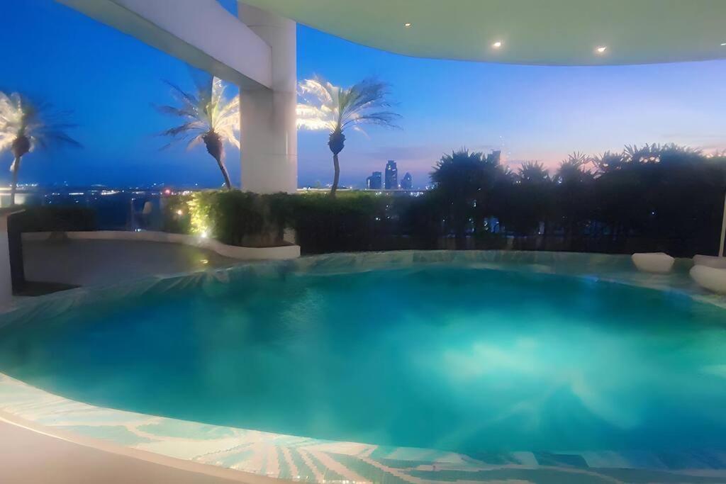 Aveline Suites Elite Rockwell View Acqua Private Residences Near Rockwell Makati Маніла Екстер'єр фото