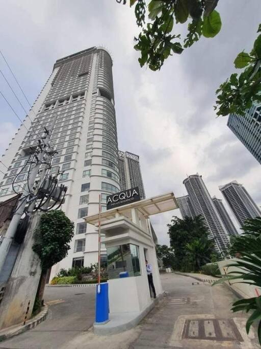 Aveline Suites Elite Rockwell View Acqua Private Residences Near Rockwell Makati Маніла Екстер'єр фото
