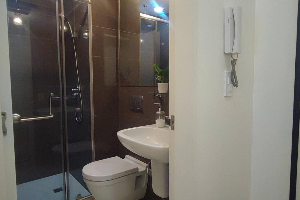 Aveline Suites Elite Rockwell View Acqua Private Residences Near Rockwell Makati Маніла Екстер'єр фото